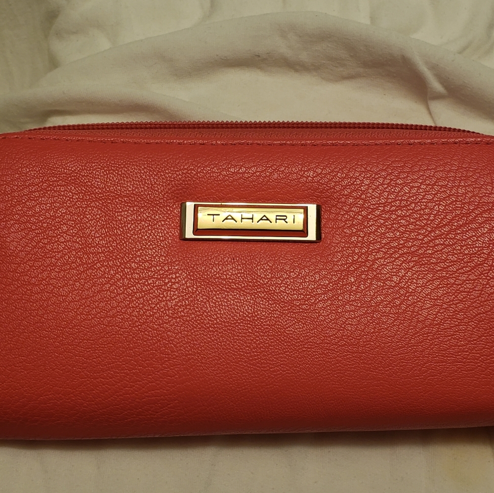 Tahari Wallet